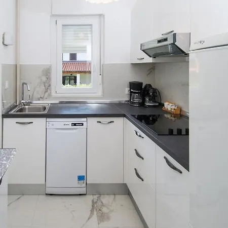 With Parking Space Banjole, - 17097 * Póla