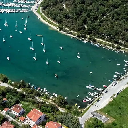 With Parking Space Banjole, - 17097 Lejlighed