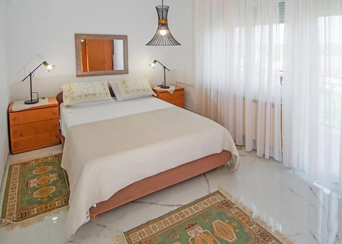 With Parking Space Banjole, - 17097 Lejlighed *