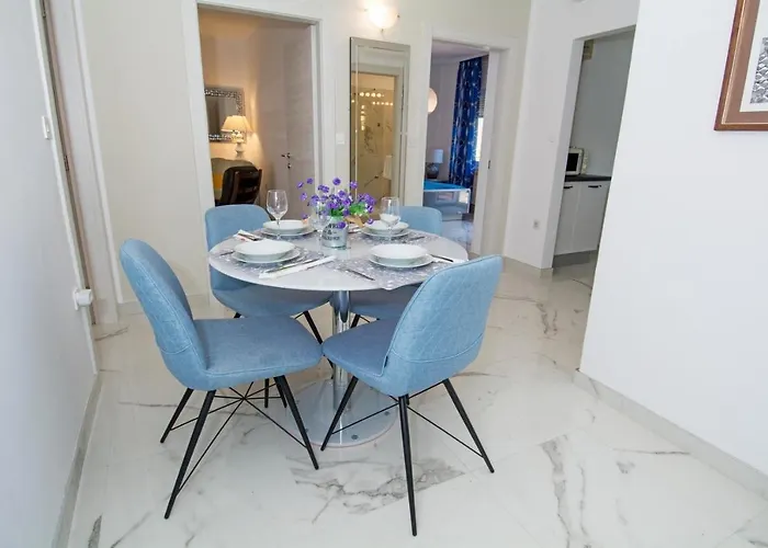 With Parking Space Banjole, - 17097 Lejlighed *