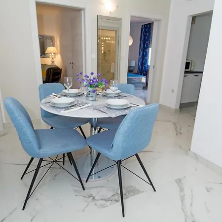 With A Parking Space Banjole, - 17097 Appartement *