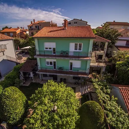 With Parking Space Banjole, - 17097 Lägenhet *